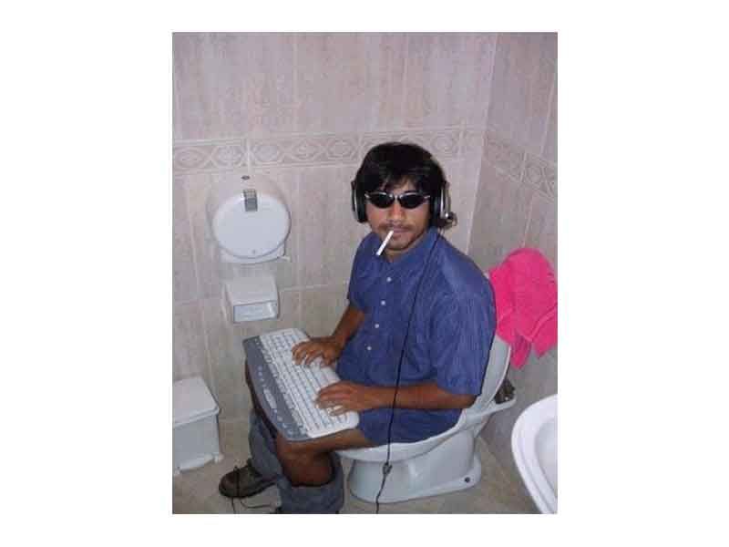 Hút thuốc lá trong nhà vệ sinh