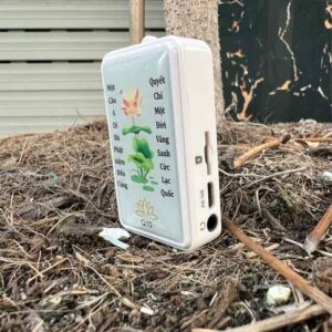 Khe cắm thẻ nhớ, lổ sạc , Lổ tai nghe máy niệm phật Q10